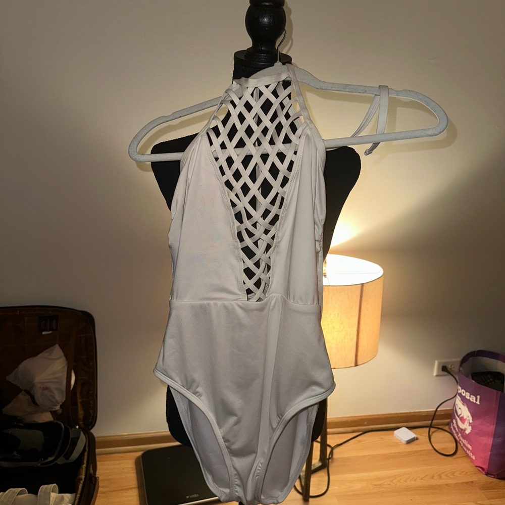 Kenneth Cole Elegant White Apparel